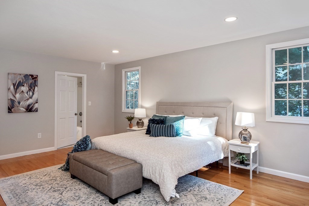 29 Burke Ln, Wellesley