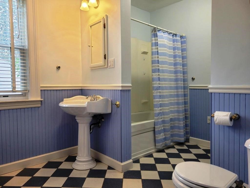 204 Massasoit Rd, Worcester