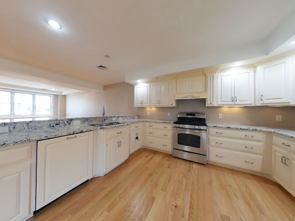 109 Farwell St, Newtonville