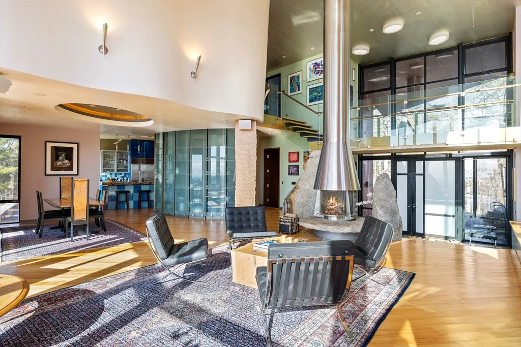 370 Summer St, Manchester