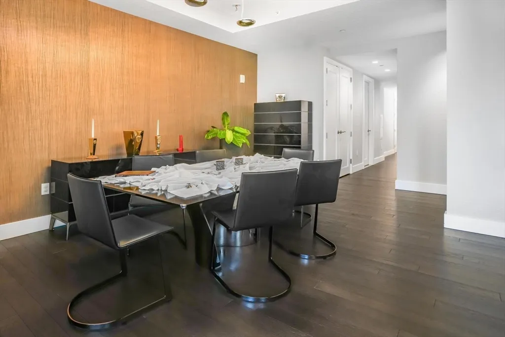 22 Liberty Dr, Seaport District