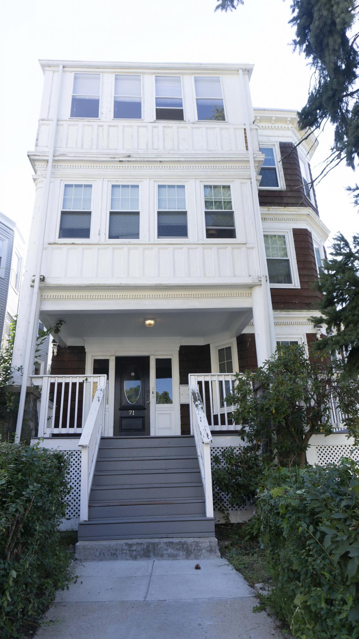 5 bed, 1 bath apartment for rent at 71 Walnut Park Unit 3, Roxbury — photo 13 of 13