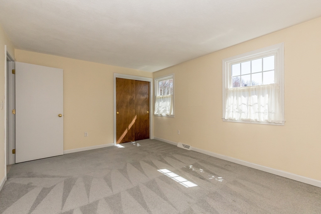 55 Prescott Dr, Chelmsford