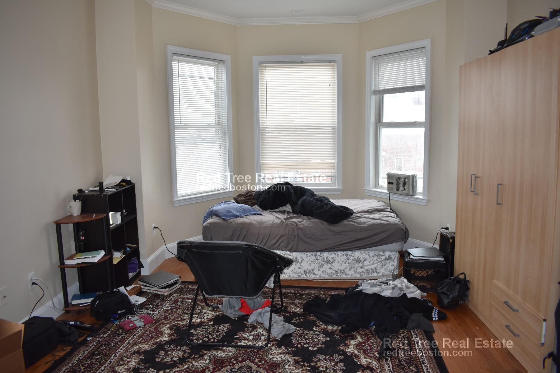 30 Circuit St, Roxbury