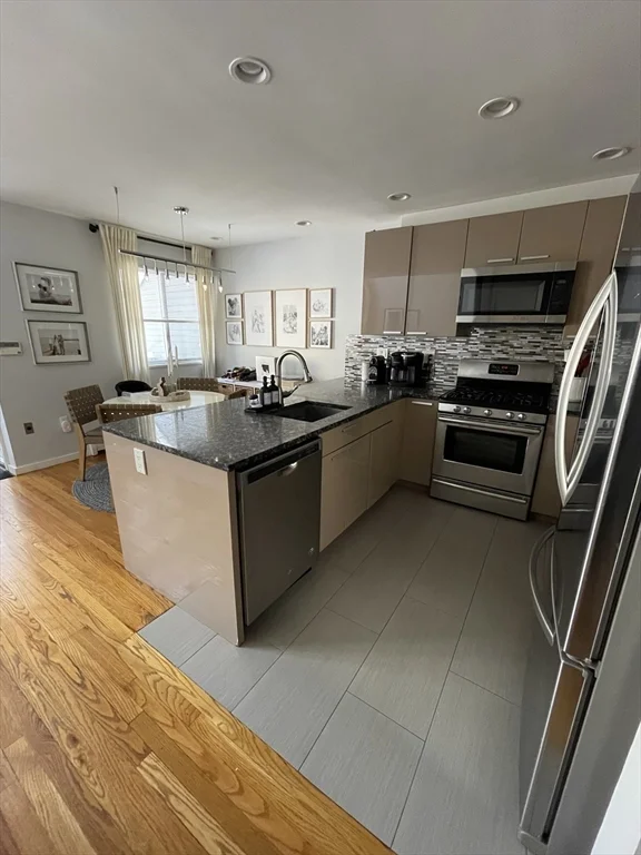 595 Putnam Ave, Cambridgeport