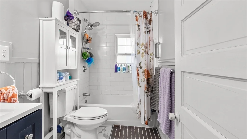 6 Crescent St, Whitinsville