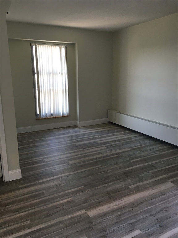 872 Massachusetts Ave, Riverside