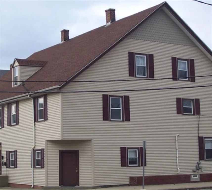 226 Brightman, Fall River