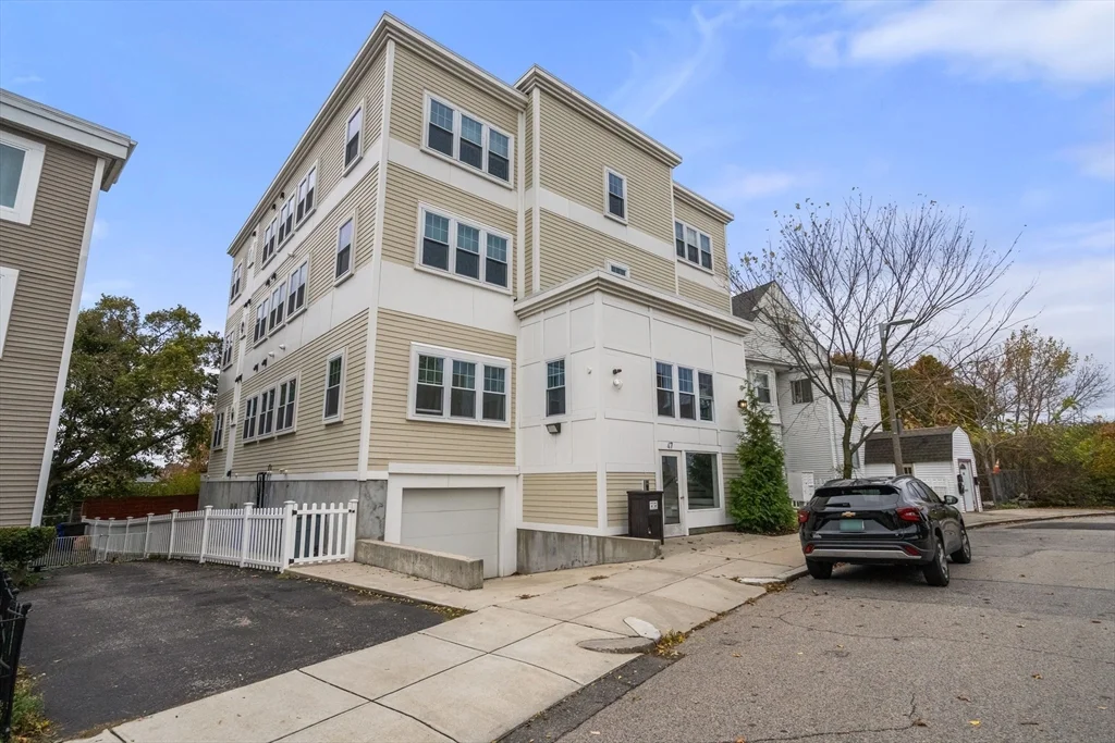 47 Sargent St, Roxbury