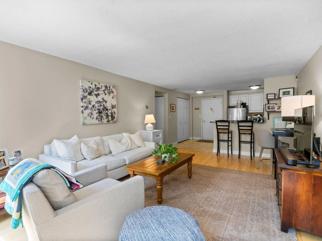 42 8th St, Charlestown