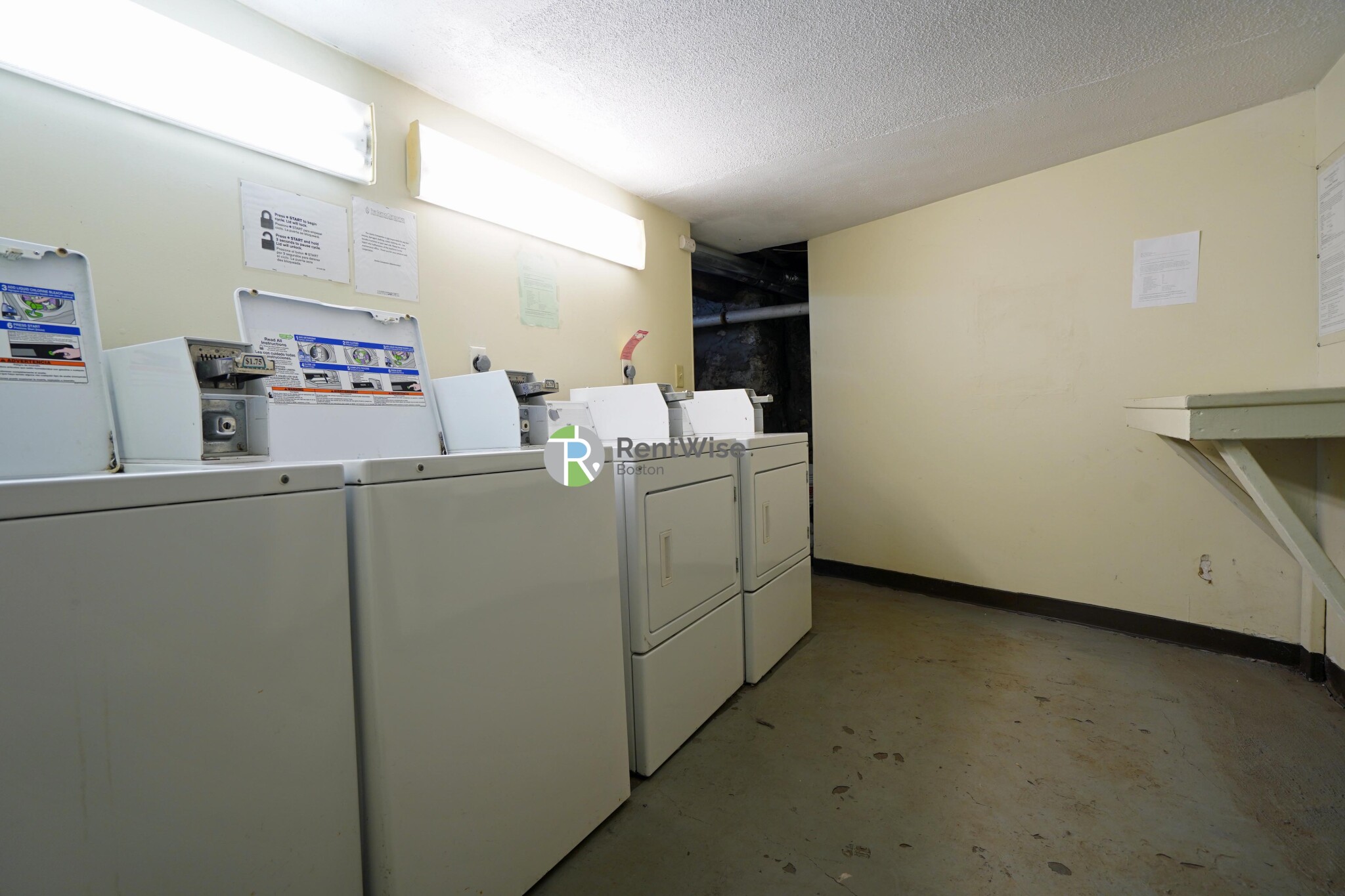 82 Robbins Pl, South Side