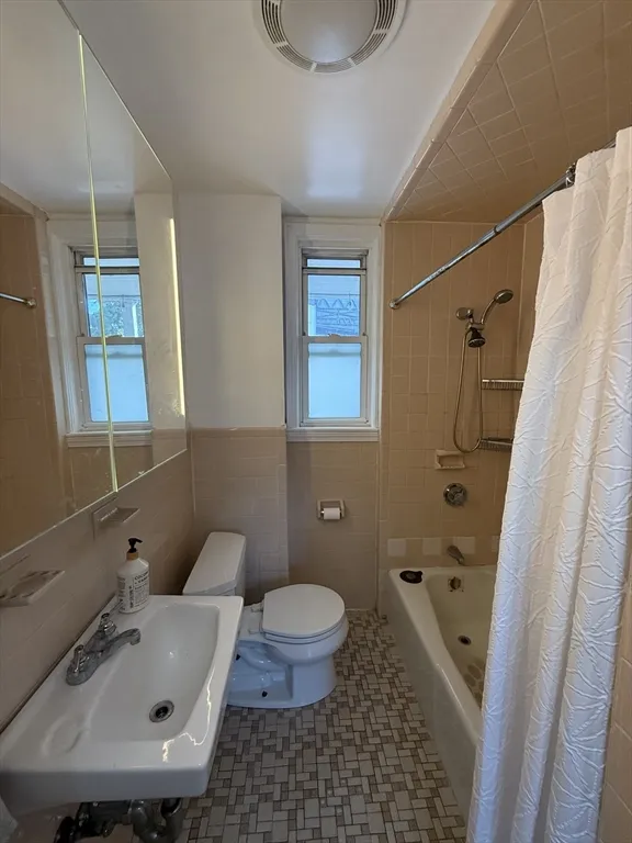 1518 Columbia Rd, South Boston