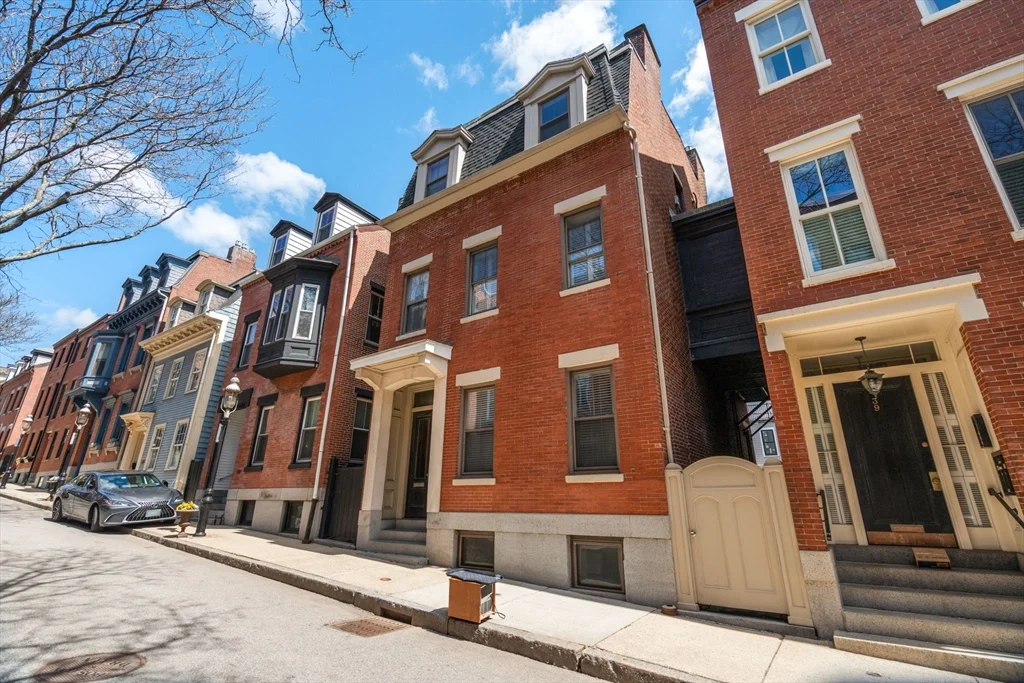 37 Mount Vernon St, Charlestown