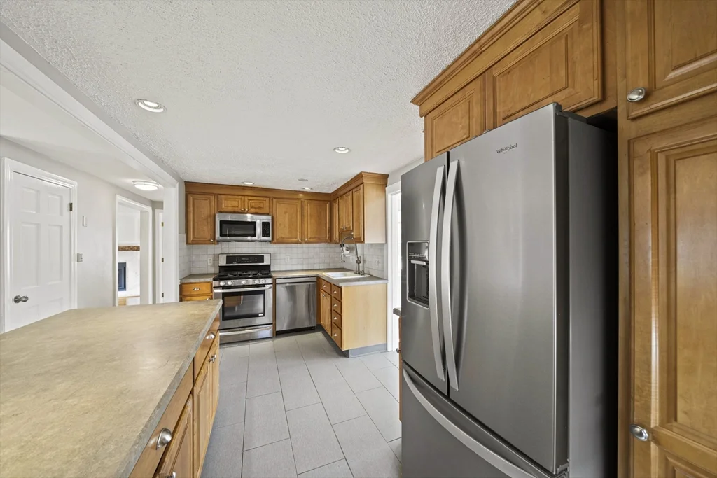 28 Hillside Ave, Stoneham