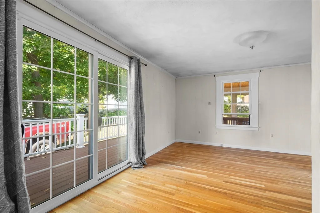 30 Whitney St, Milford