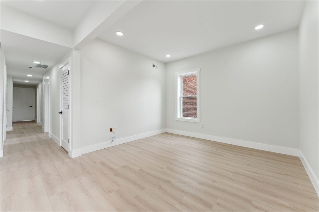 47 Brackett St, Oak Square