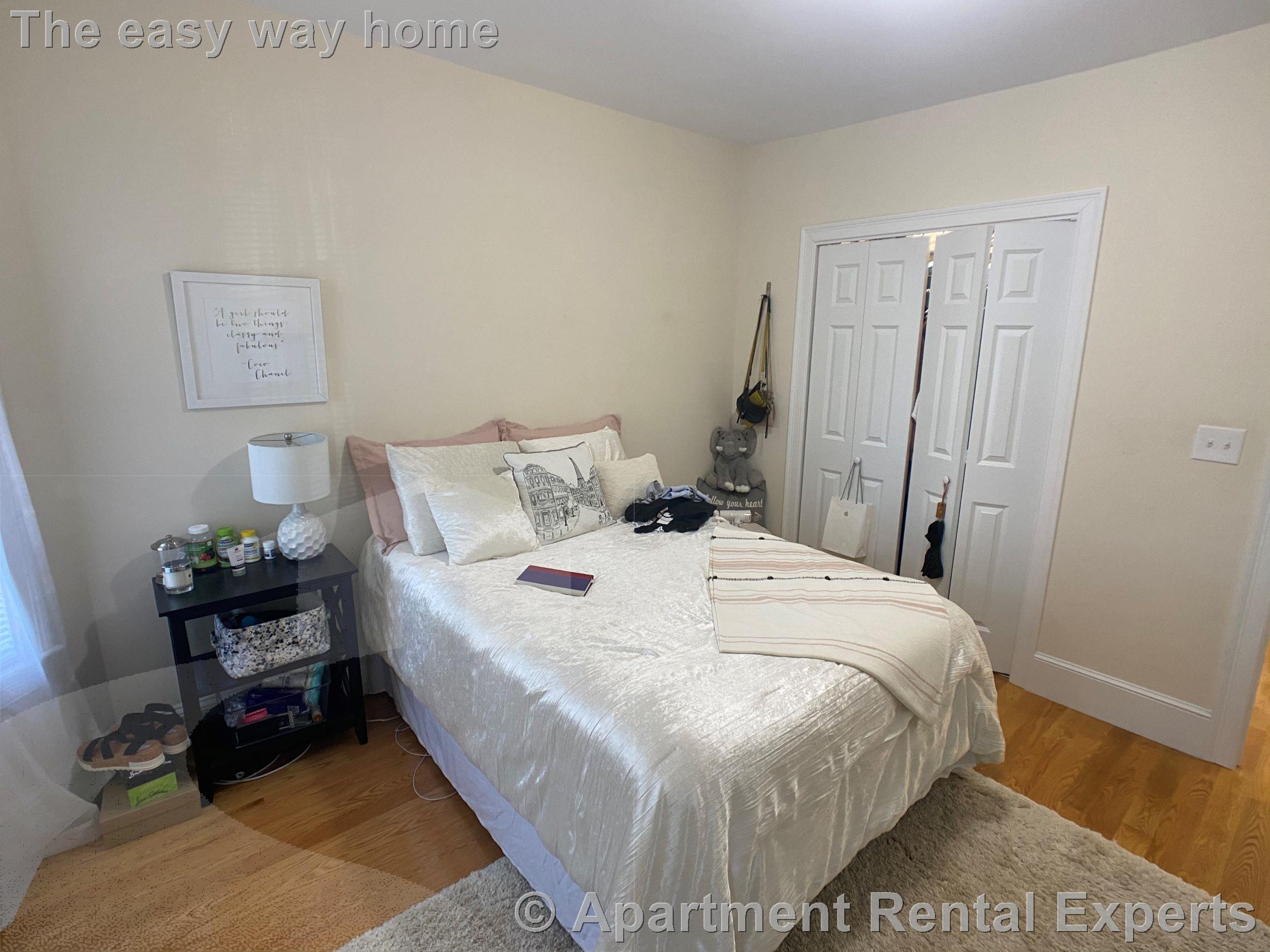 24 Willard Ave, Tufts