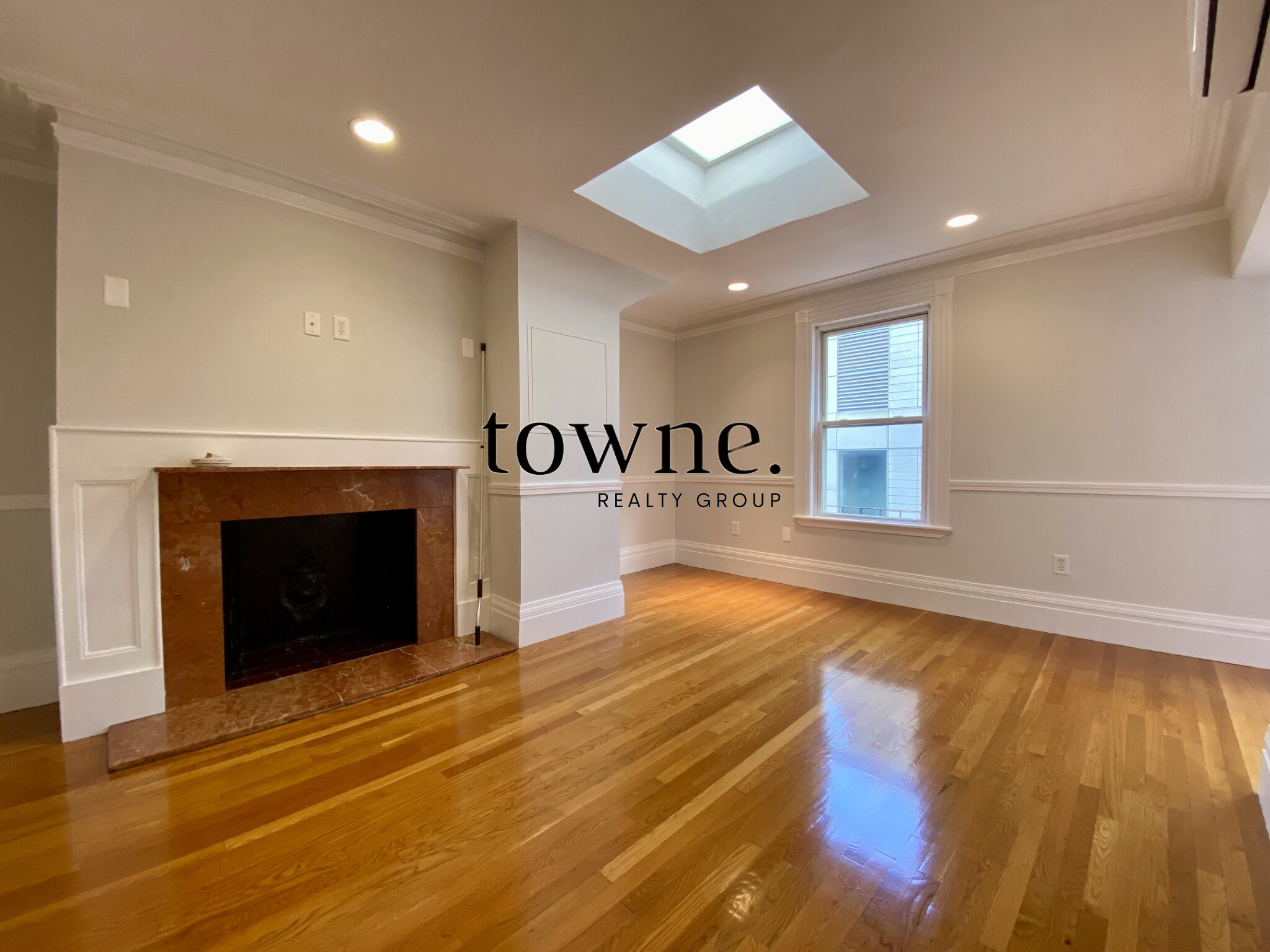 254 Newbury St, Back Bay