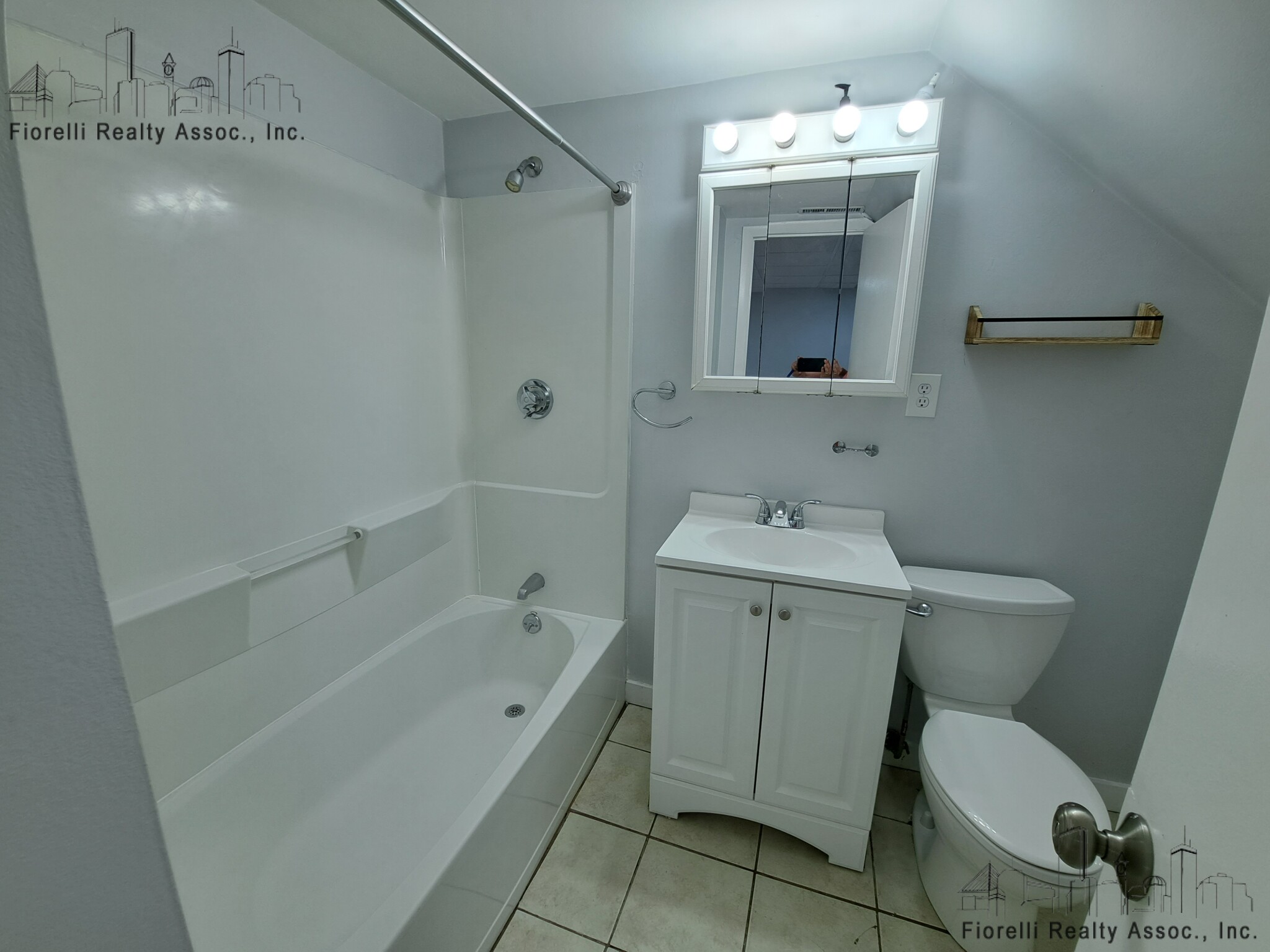 195 Endicott St, North End