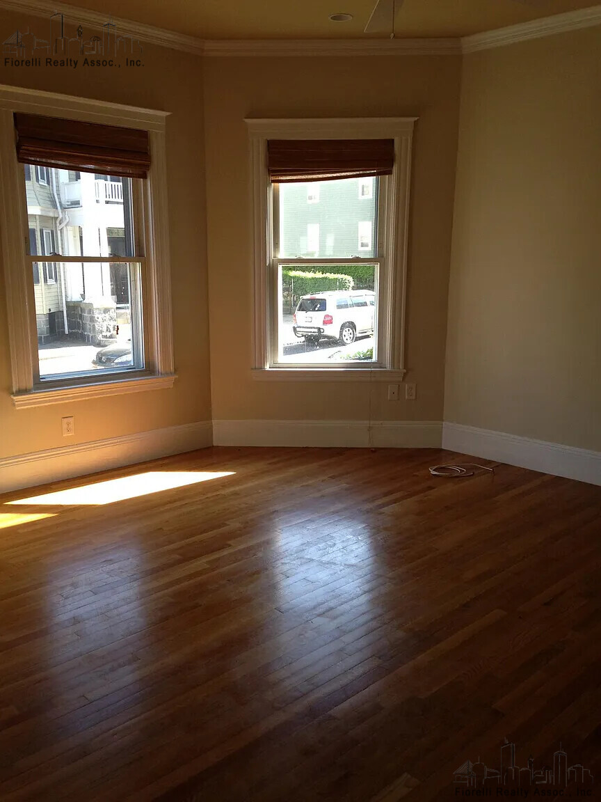 4 bed, 2 bath apartment for rent at 862 5th St Unit 1, South Boston — photo 3 of 14