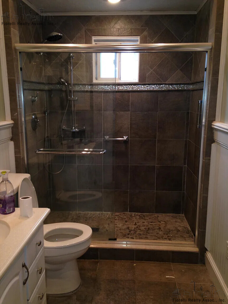 4 bed, 2 bath apartment for rent at 862 5th St Unit 1, South Boston — photo 14 of 14