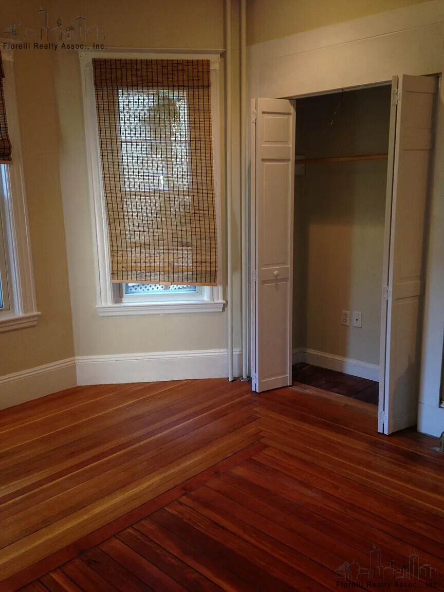 4 bed, 2 bath apartment for rent at 862 5th St Unit 1, South Boston — photo 5 of 14