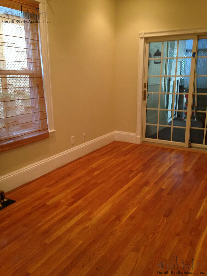 4 bed, 2 bath apartment for rent at 862 5th St Unit 1, South Boston — photo 8 of 14