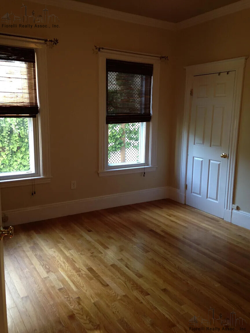 4 bed, 2 bath apartment for rent at 862 5th St Unit 1, South Boston — photo 7 of 14