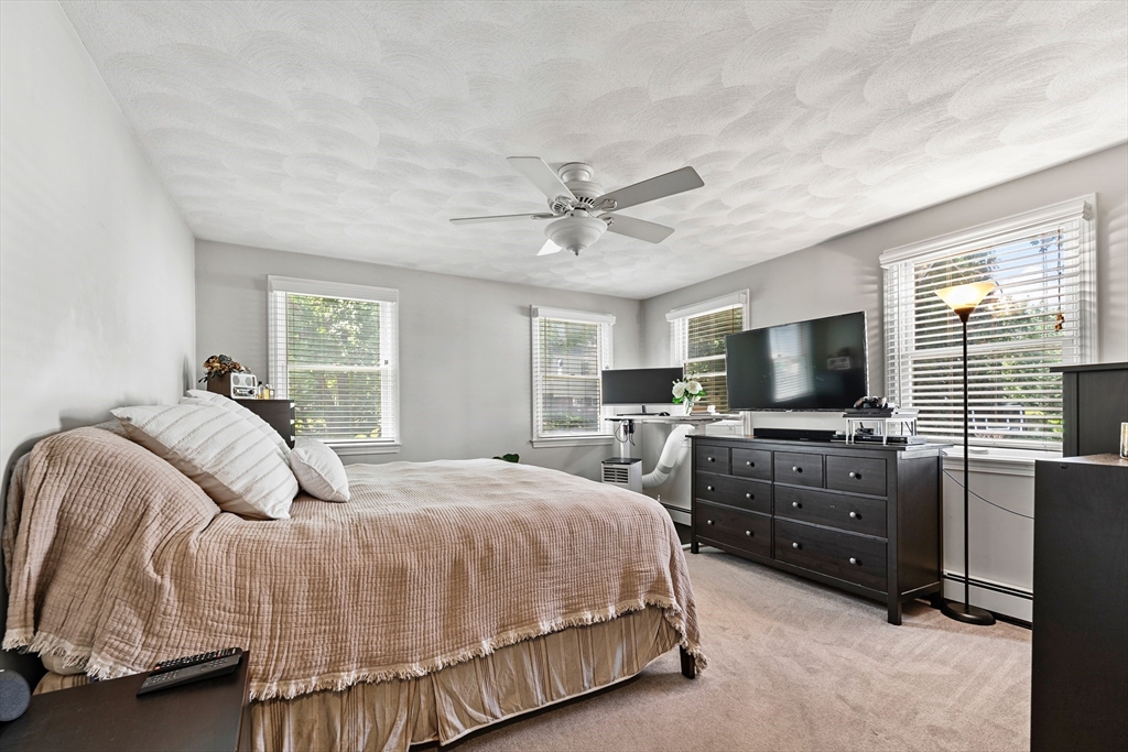 8 Ballard St, Saugus