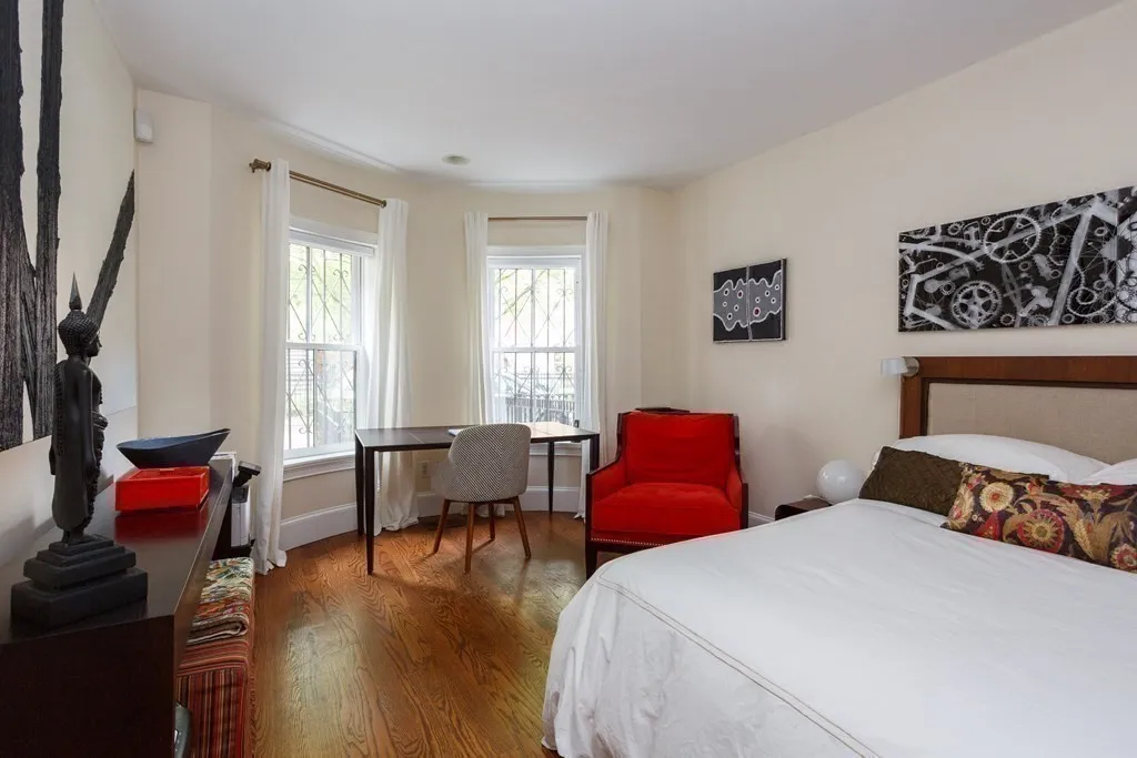 20 Braddock Park, South End