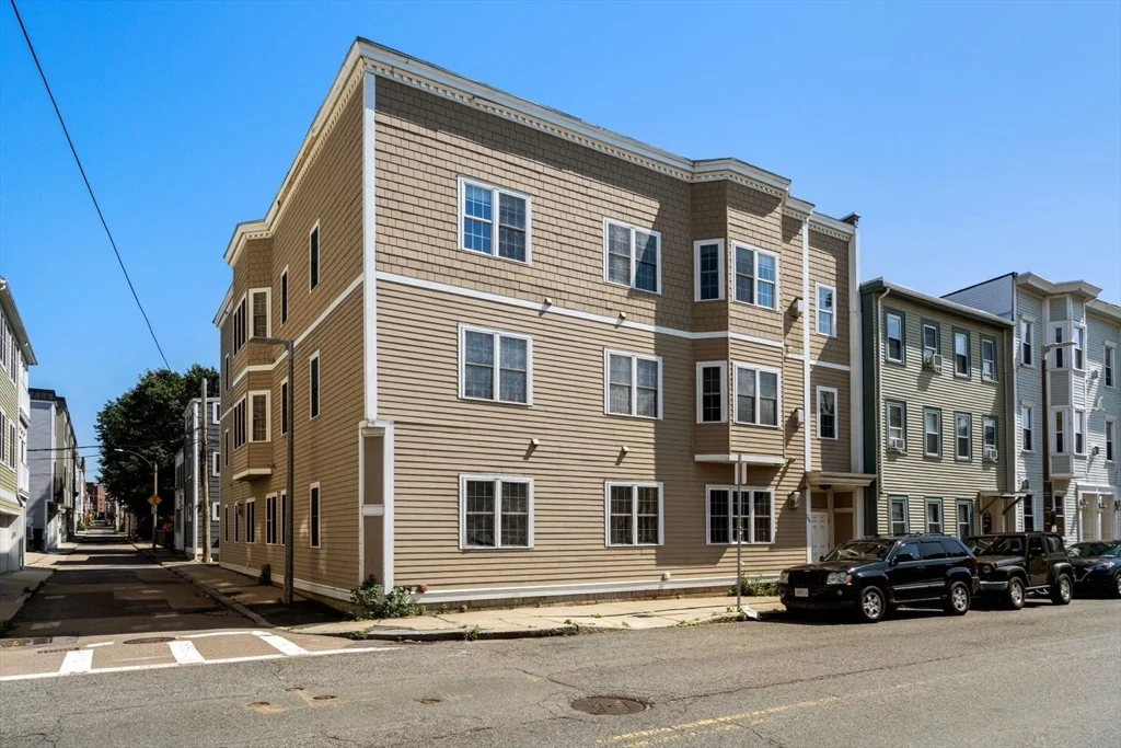 209 D St, South Boston