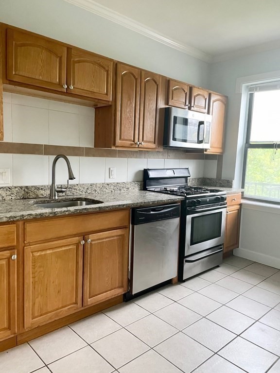 435 Walnut Ave, Roxbury