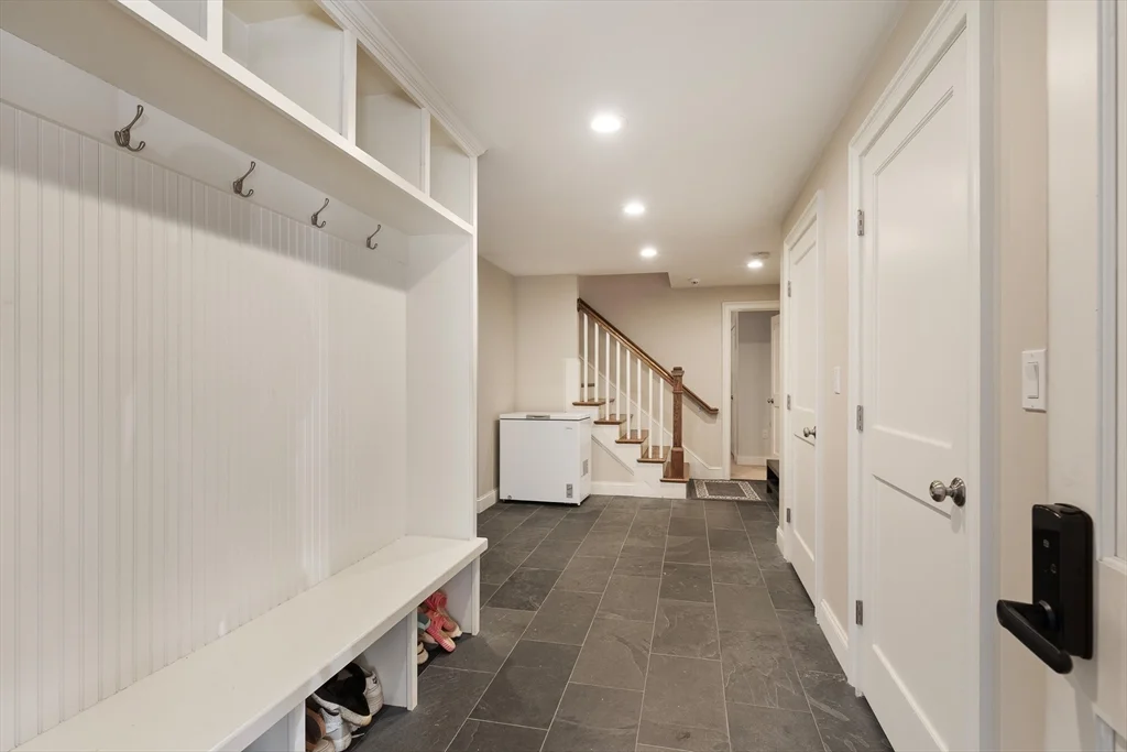 24 Dogwood Ln, Birds Hill