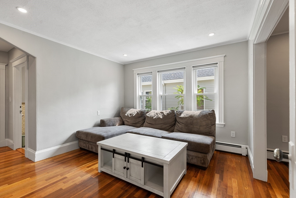 14 Corinthian Rd, Tufts