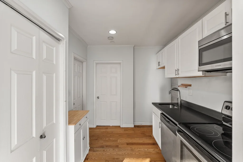 7 Burrill Pl, South Boston