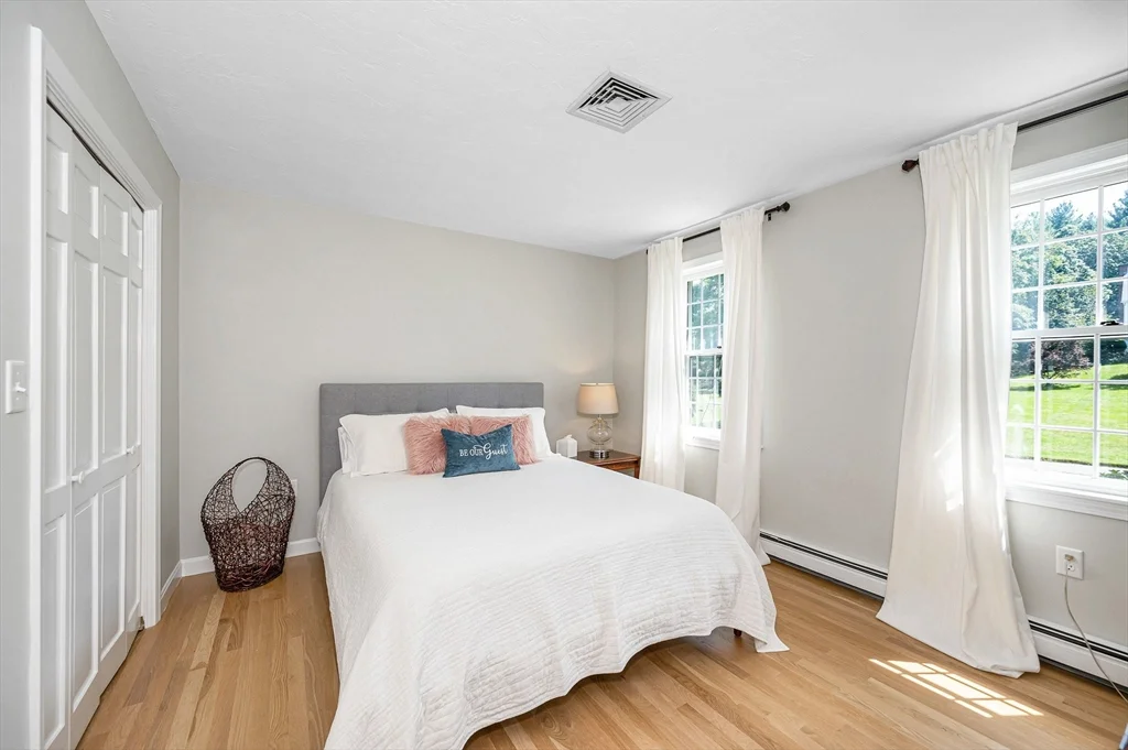 4 Nashoba Dr, Chelmsford