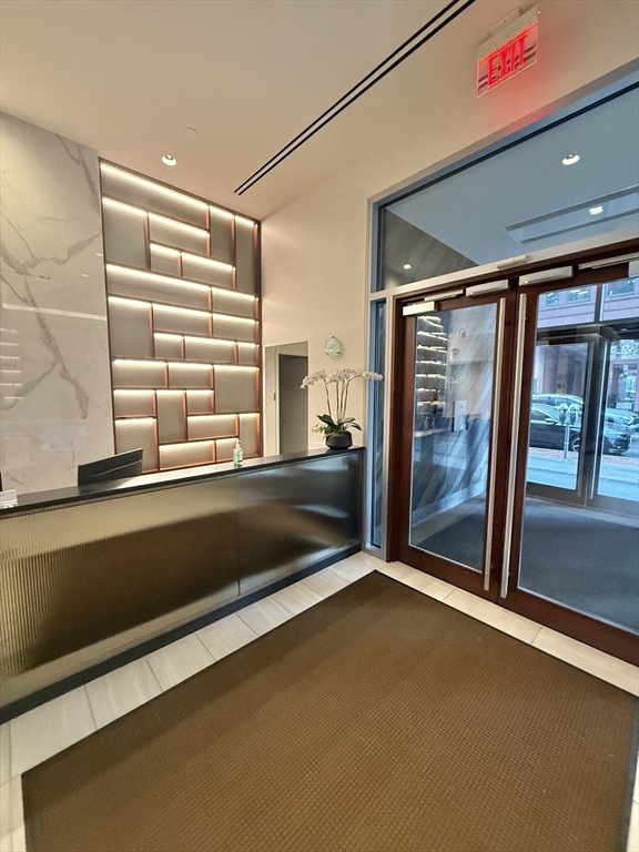 32 Traveler St, South End