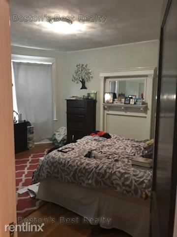 4 bed, 1 bath apartment for rent at 92 University Rd Unit 3, Coolidge Corner — photo 3 of 5