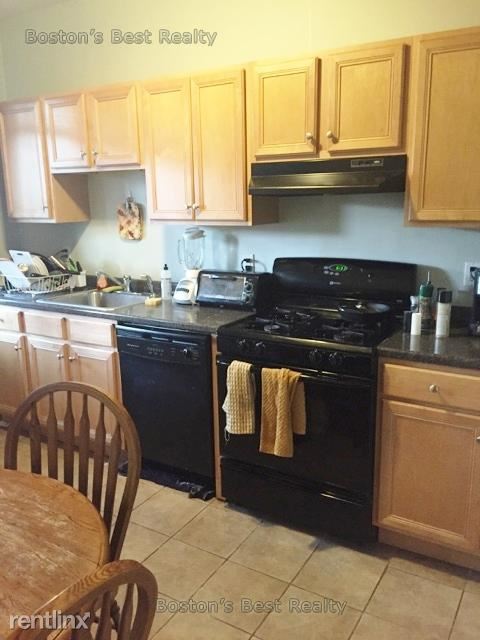 4 bed, 1 bath apartment for rent at 92 University Rd Unit 3, Coolidge Corner — photo 2 of 5