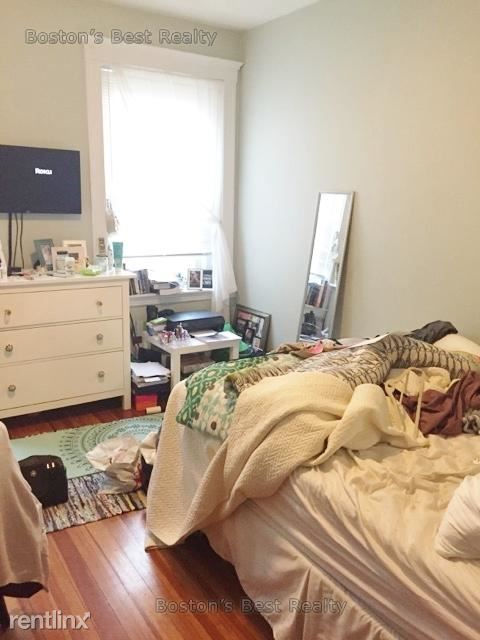 4 bed, 1 bath apartment for rent at 92 University Rd Unit 3, Coolidge Corner — photo 4 of 5