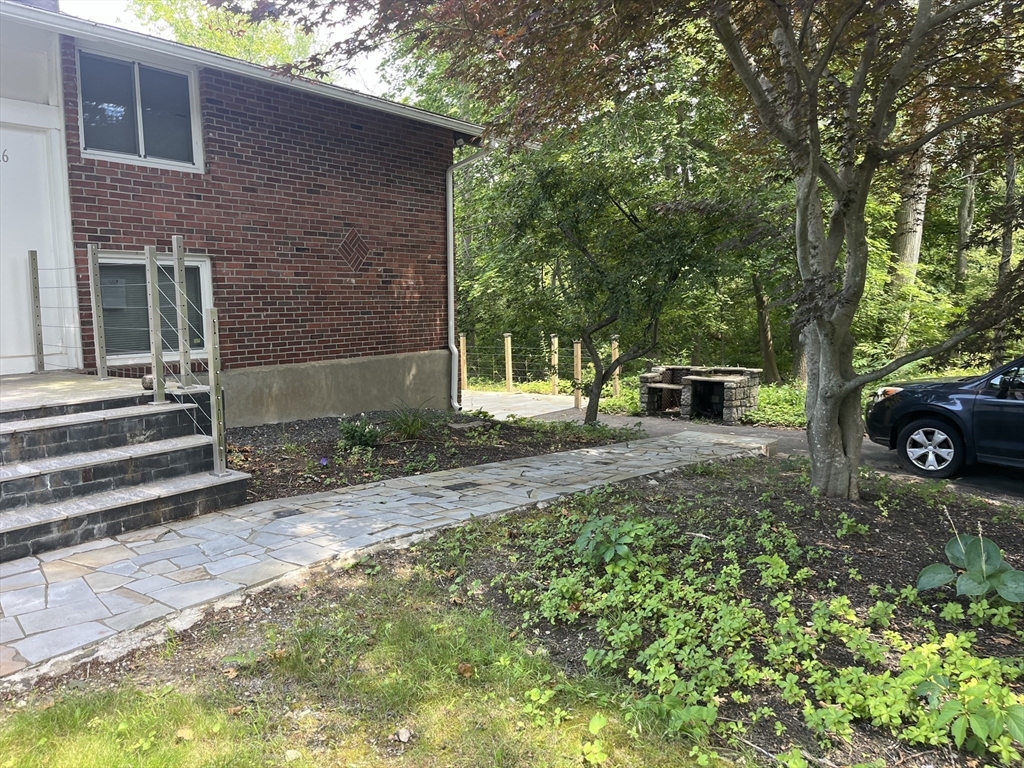 16 Foster Rd, Lexington