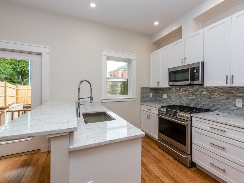 47 Wallace St, Tufts