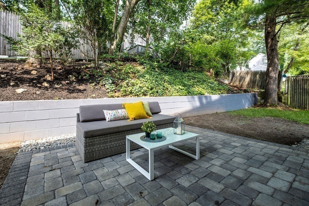 92 Dothan St, Arlington