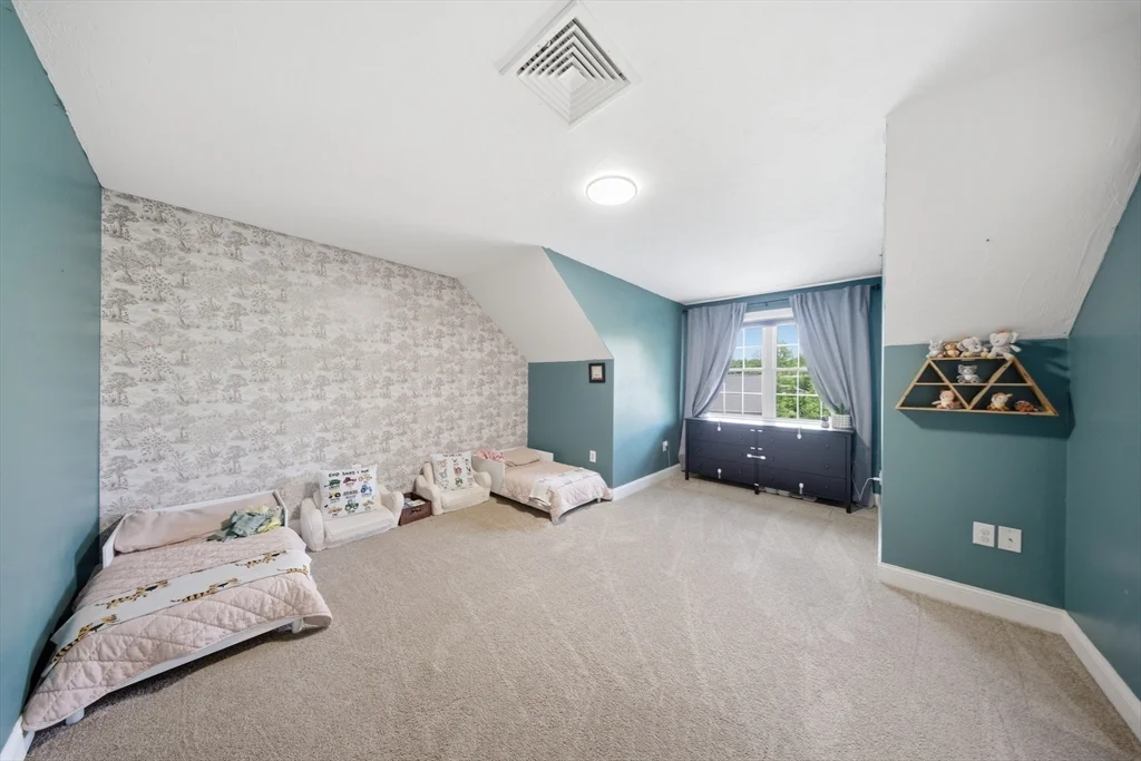 2 Williamsburg Way, Medway