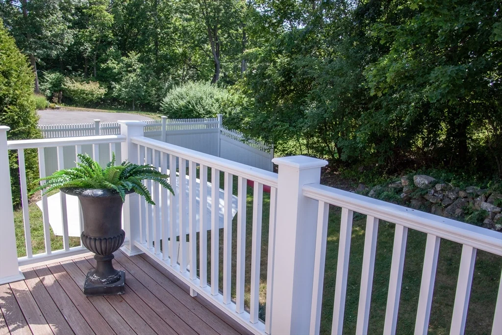 17 Atlantic Ave, Cohasset