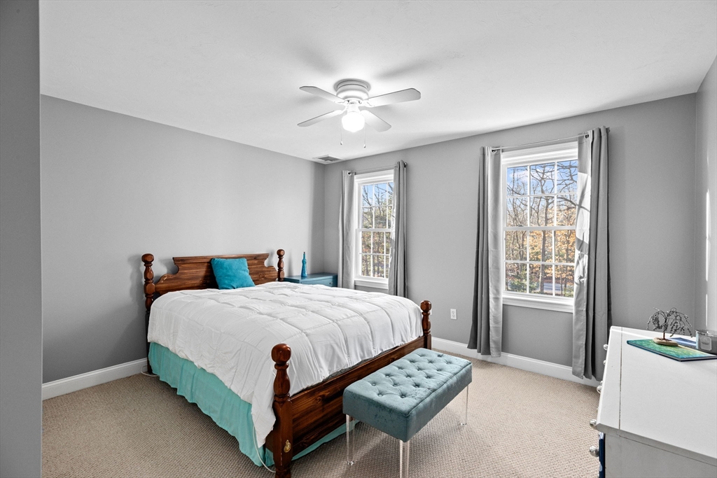 13 King Philip Way, East Freetown