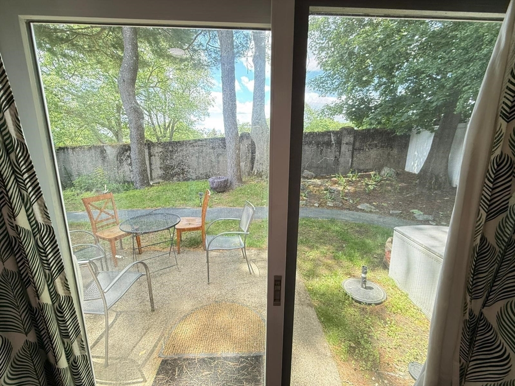 715 Hammond St, Chestnut Hill