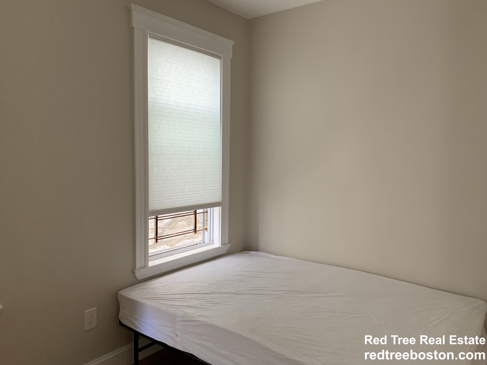 5 bed, 1 bath apartment for rent at 146 Hillside St Unit 1, Mission Hill — photo 6 of 28