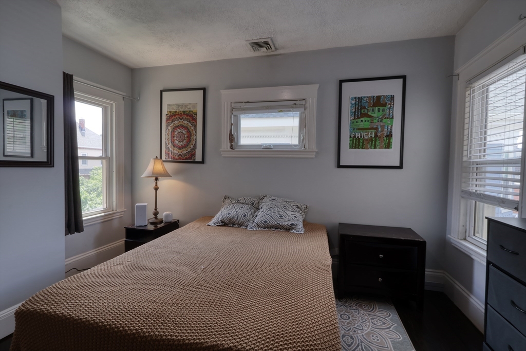 637 Broadway, Everett