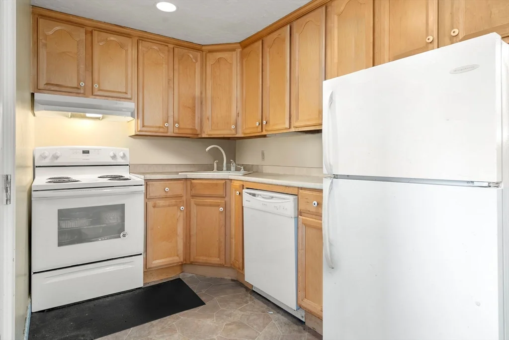 10 Holman St, Attleboro